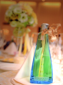 �ȎD�{�g���̃e�[�u������t���C���[�W